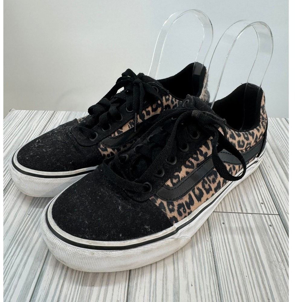 Vans Low Top Black and Leopard Print Suede Skate Shoes Sneakers Women's 7.0